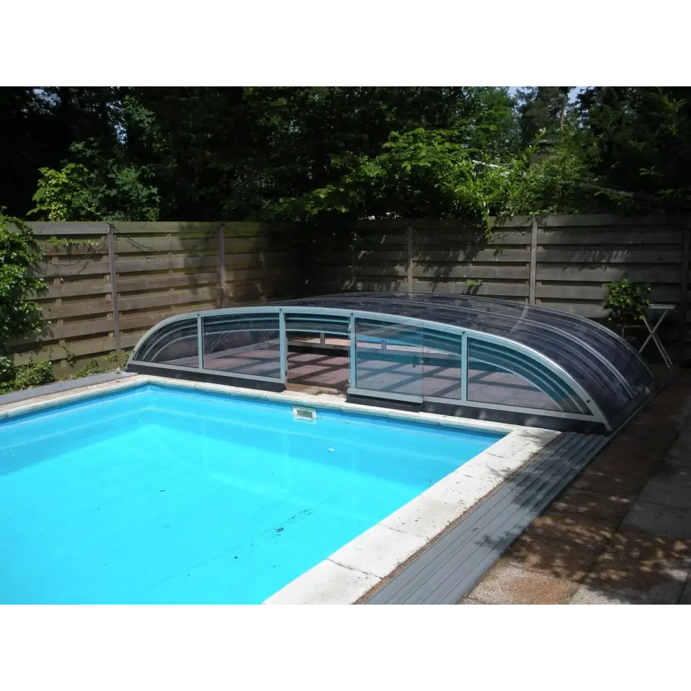 Pooltak NIVO KIT X 3x6 med klarglas, elox och frontdörr över blå pool